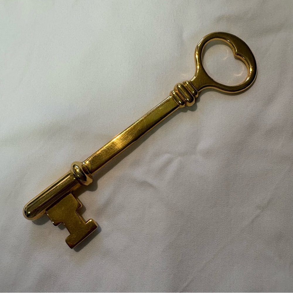 Shiny Brass Skeleton Key Paperweight – Ralph Lauren Style - Picture 5 of 5